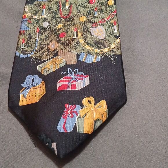 Reed St James Christmas Tree presents gifts holiday silk tie   NWOT - Picture 2 of 6
